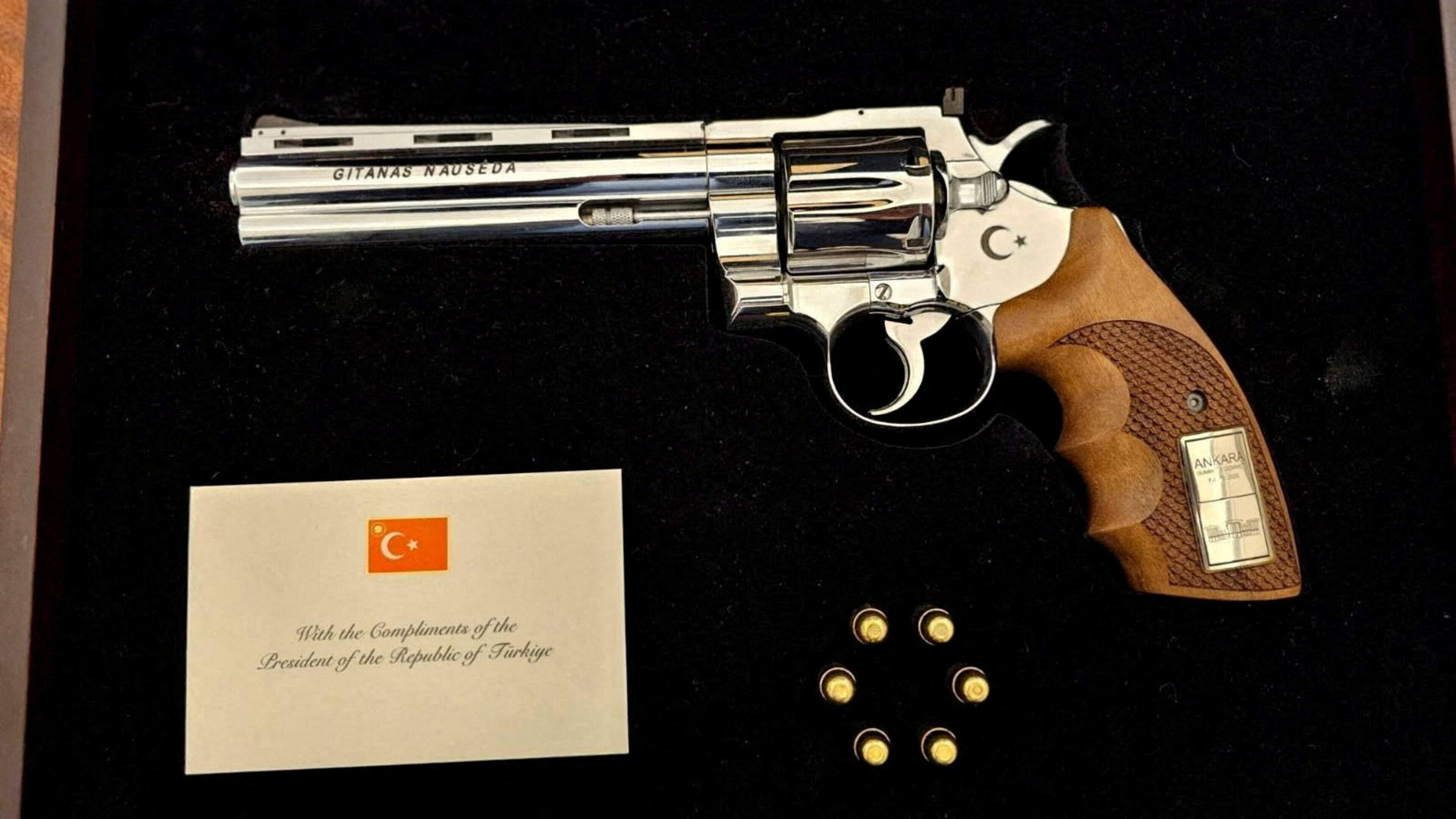 Turkish president Recep Tayyip Erdogan presents Nato leaders with revolvers as parting gifts